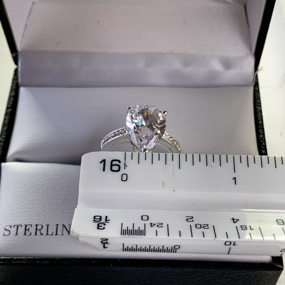 Size 7 Cubic zirconia diamond ring - Picture 5 of 6